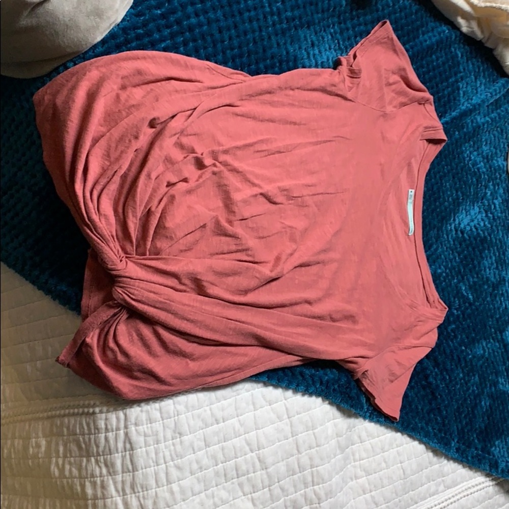 Front knot shirt